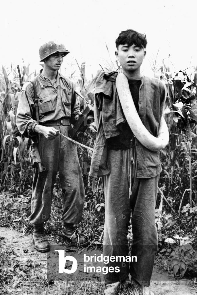 Vietnamese prisoner and French soldier in Tonkin in 1947 during war in Indochina