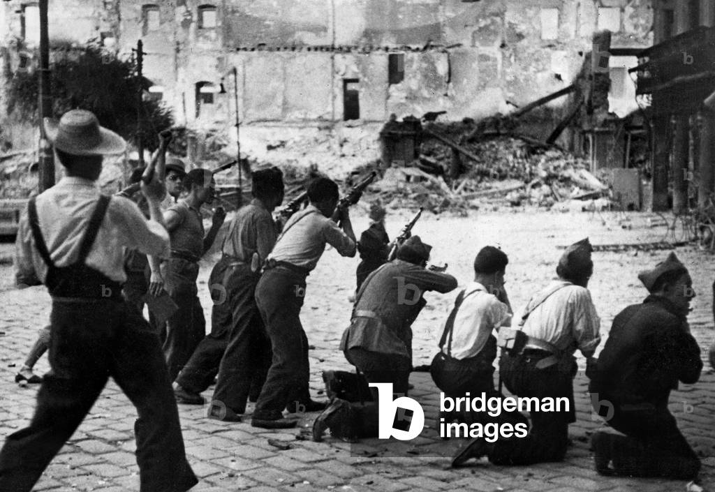 Republicans (anti-francoists) shooting at the Alcazar in Toledo during the Spanish civil war, august 1936