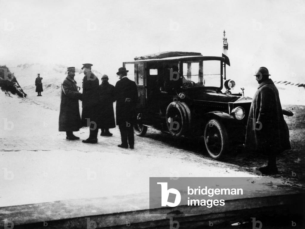 General Louis Hubert Lyautey (1854-1934) war minister welcome king of Belgians Albert I after Belgium's govermnent fled from his territory c. 1915