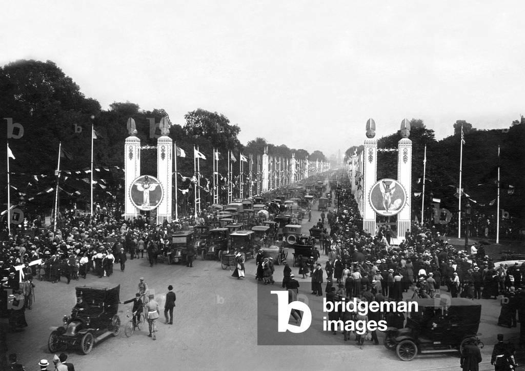 On july 13, 1919, celebration of victory : Champs Elysees in Paris are decorated
