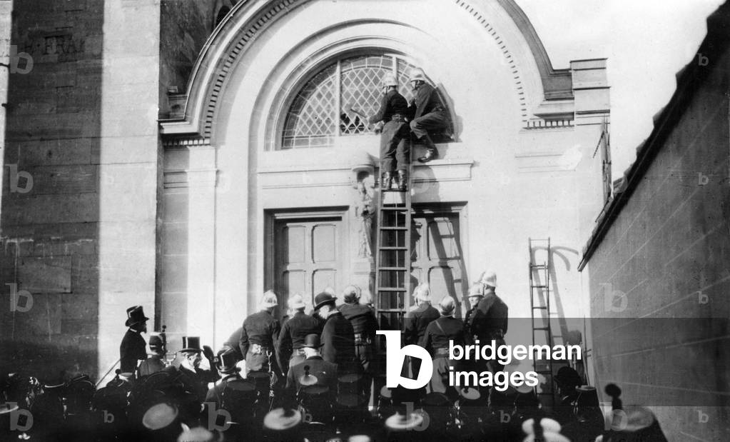 Siege of the Chruch Saint Pierre du Gros Caillou in Paris : firemen flooding the demonstrators entrenched in the church to protest against the separation between the Church and the State, in France, 1905