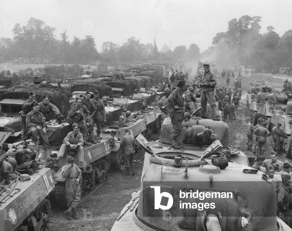 Liberation of Vendome and Saumur, France : French soldiers with tanks waiting for orders, december 1944