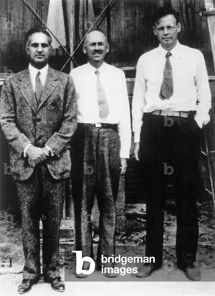 l-r : Daniel Guggenheim, physicist Robert Hutchings Goddard, aviator Charles Lindbergh in 1935