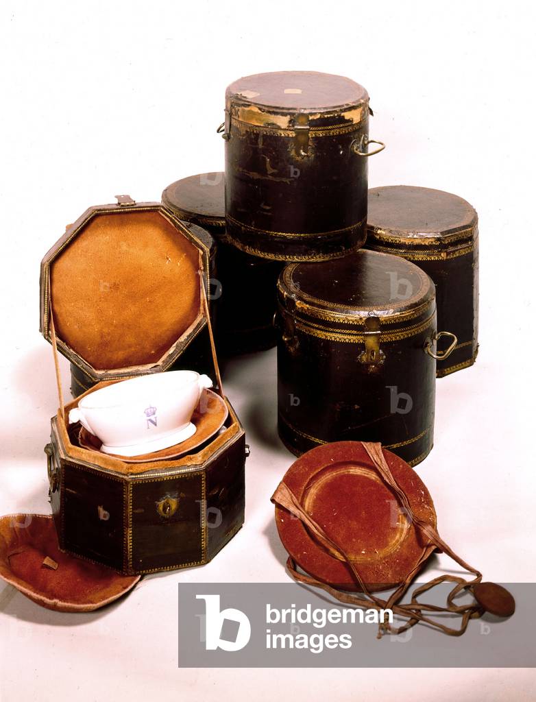 Campaign crockery or dishes and their cases which belonged to French emperor Napoleon 1st (1804-1814)