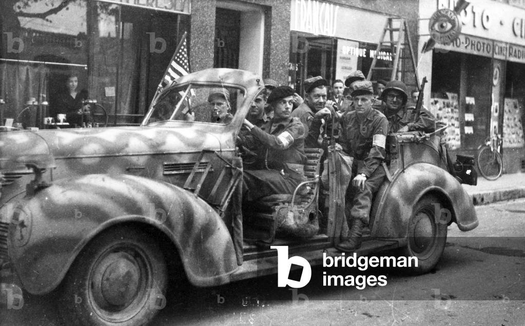 The only british and americans officers who has been parachuted in the aera of Perigueux in Dordogne in a german car the 22th august 1944