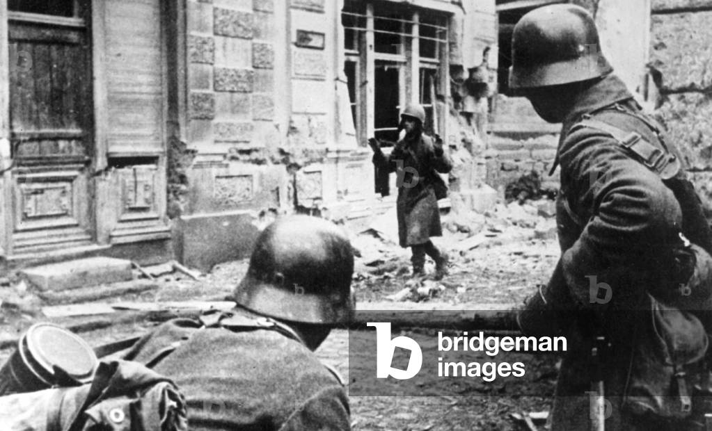 May 1942, german army in Kharkov, USSR, making soviet prisoners