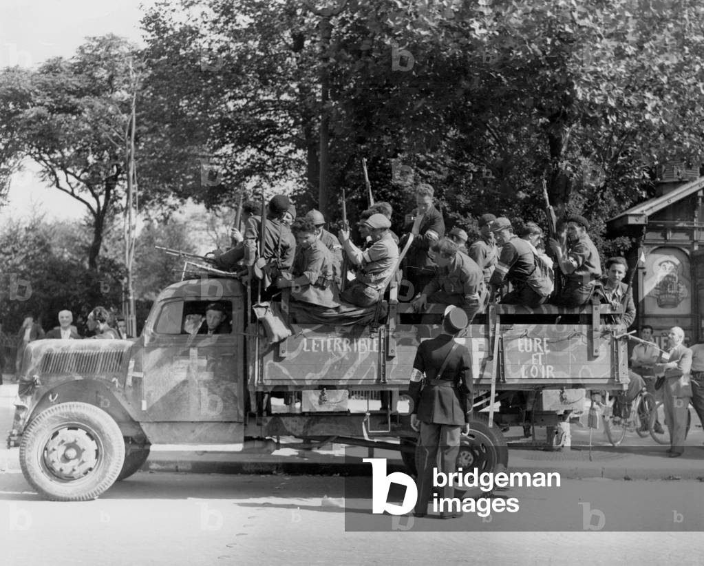 Group of French resistants in Paris with their truck 