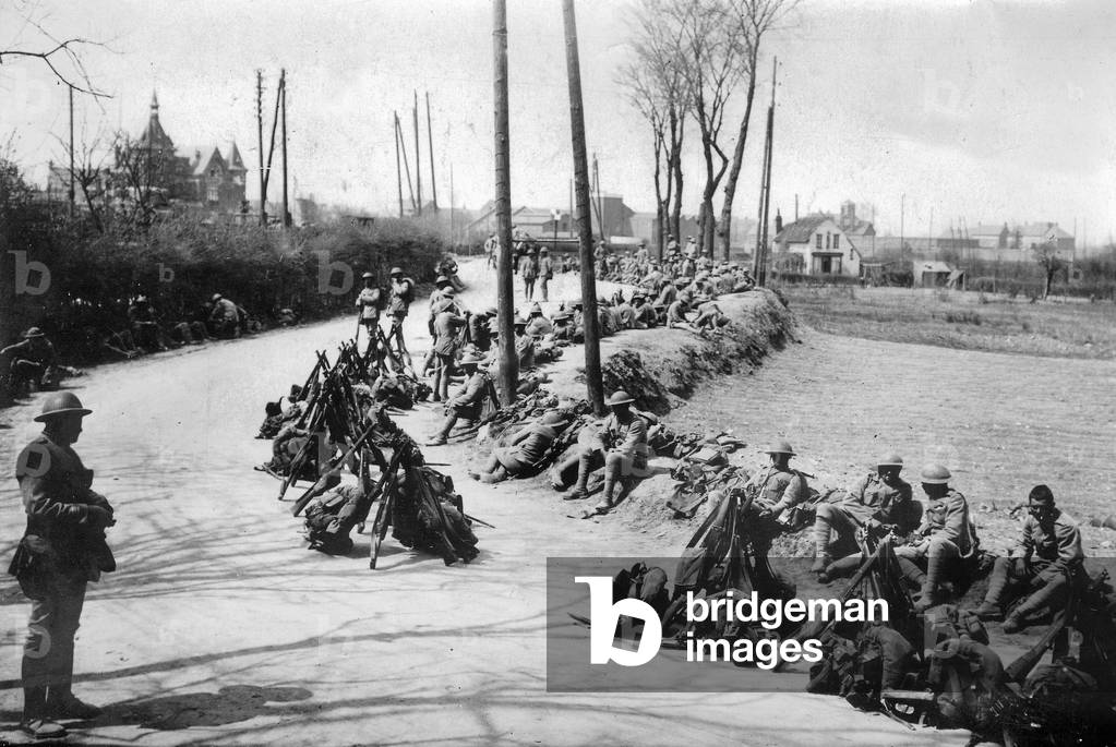 portuguese troops resting on their way to the front against german and austrian army in the region of Lille, France in december 1917