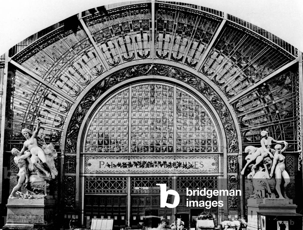 entry of the machines room during the Paris World Fair in 1889