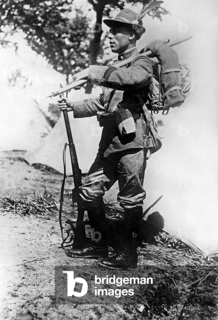 Italian soldier trained for mountainous terrain, ww1