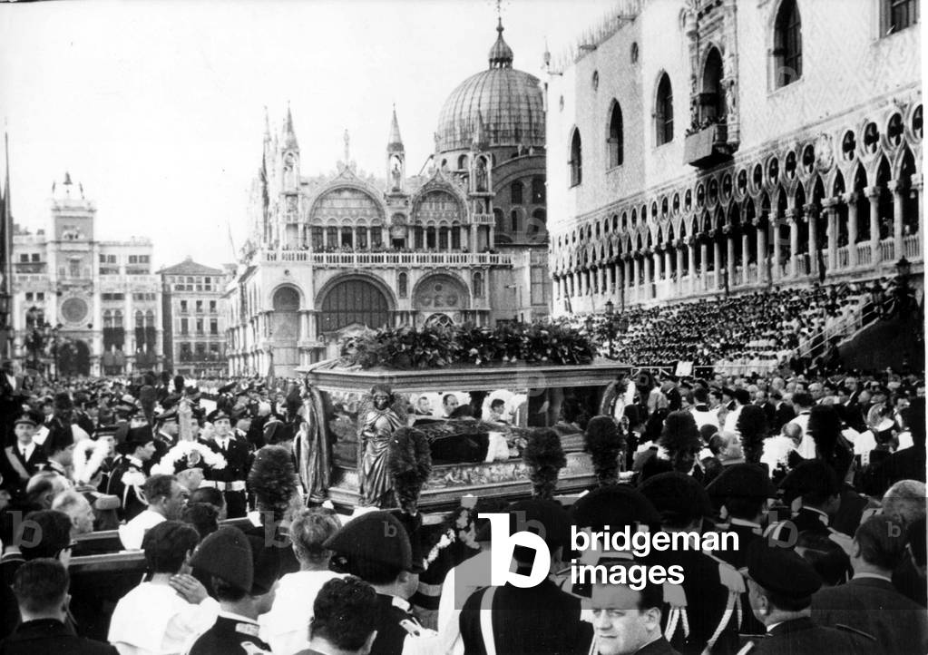 funeral Procession , place Saint Marc in Venice, at the time of the funeral of Giuseppe Joseph Sarto (1835-1914), pope Pie X during 1903 to 1914, died of bronchitis