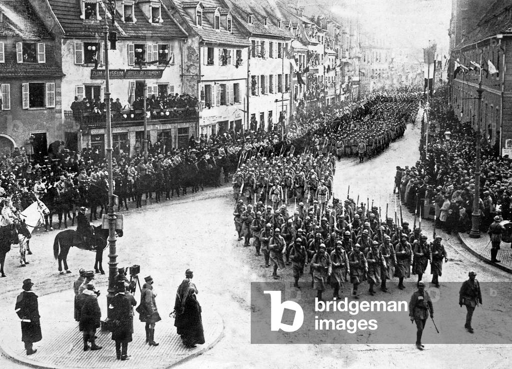 French troops entering Colmar (Alsace, France) with general Castelnau, 1918 (end of german annexation)