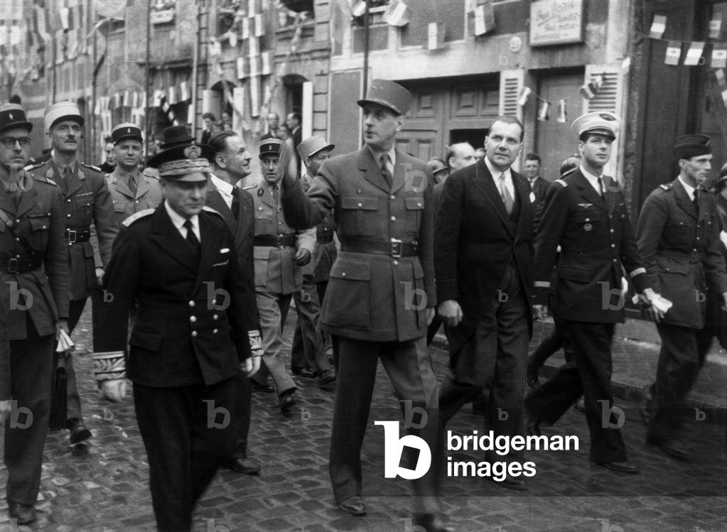General De Gaulle in Bayeux north of France june 1946. On r with white cap : Claude Gay, De Gaulle's aide-de-camp