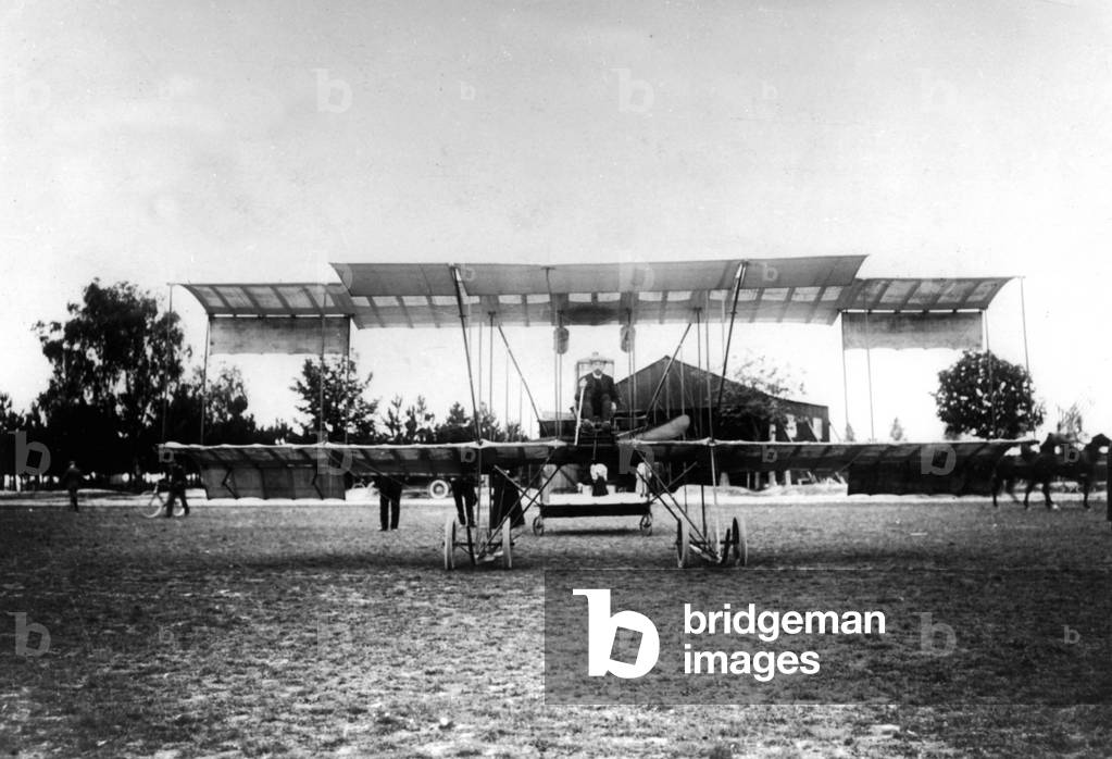 Francois Sommers' biplane has flown over Chalons during 1h30 in 1911
