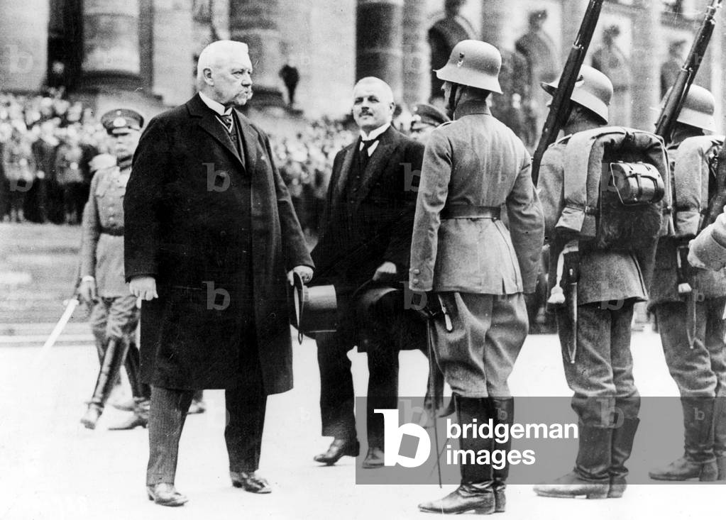Presidential elections in Berlin: german general Paul von Hindenburg elected president , here ceremony in front of the Reichstag may 12, 1925