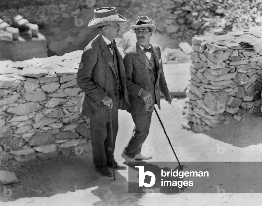 The Egyptologist Howard Carter (right) with his sponsor Lord Carnarvon visiting the excavations of the tomb of Toutankhamon in Thebes in the Valley of the Kings in Egypt during the winter 1922 - 1923