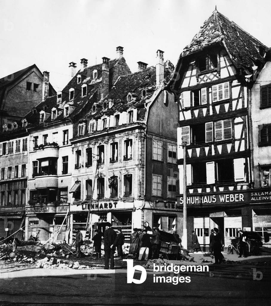 Liberation of Strasbourg : damages in town after battles in october 1944