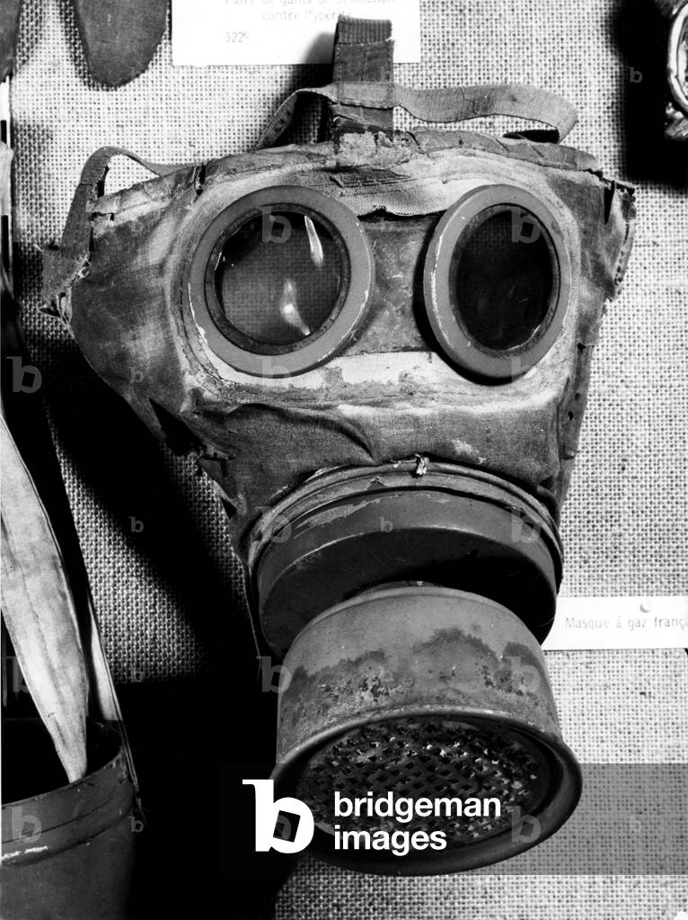 gas masks given in Paris in 1939-1940