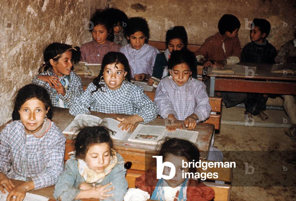 In Algeria, at time of war (1954-1962), classroom in a temporary school
