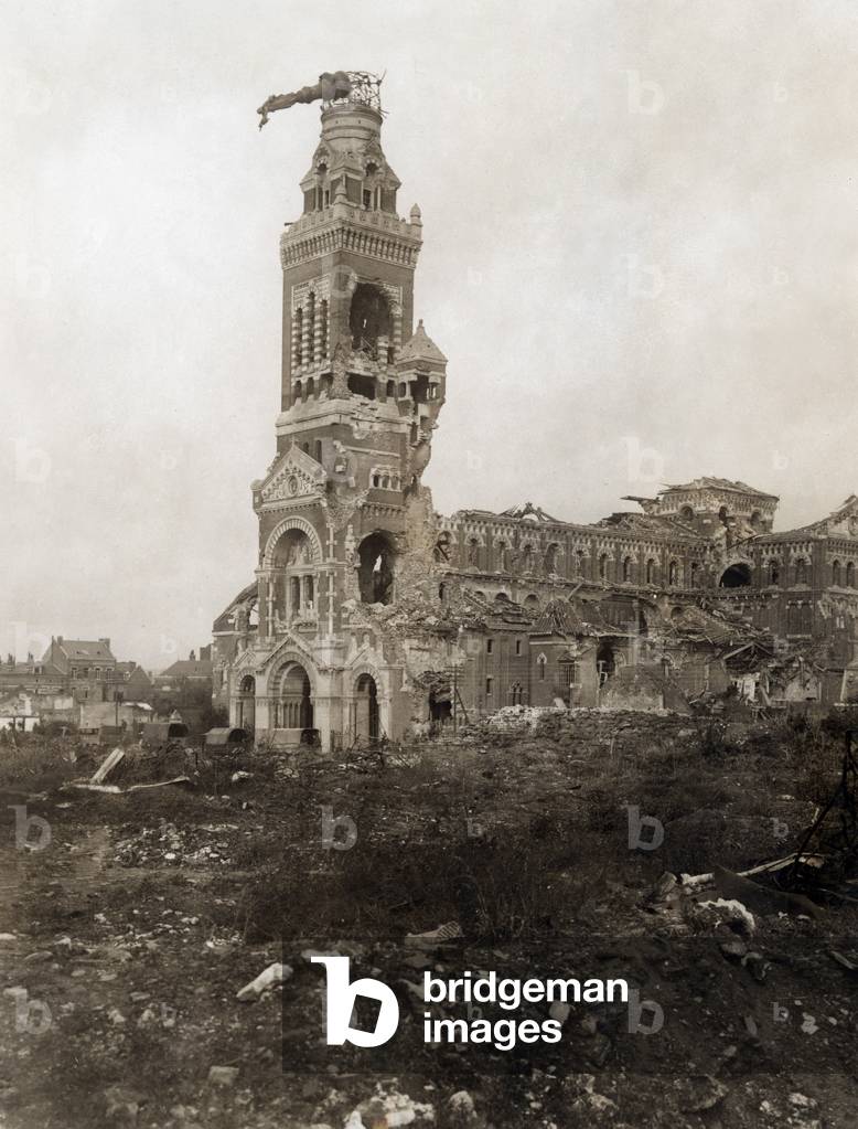 Albert church (Somme, France) destroyed by English during battle of Somme in 1916