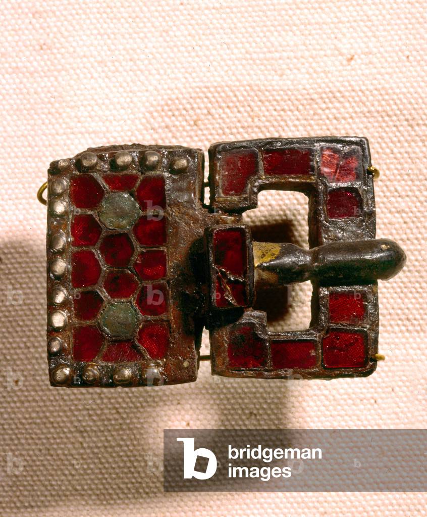merovingian jewel buckle (481-751 AD), photo by Hubert Josse