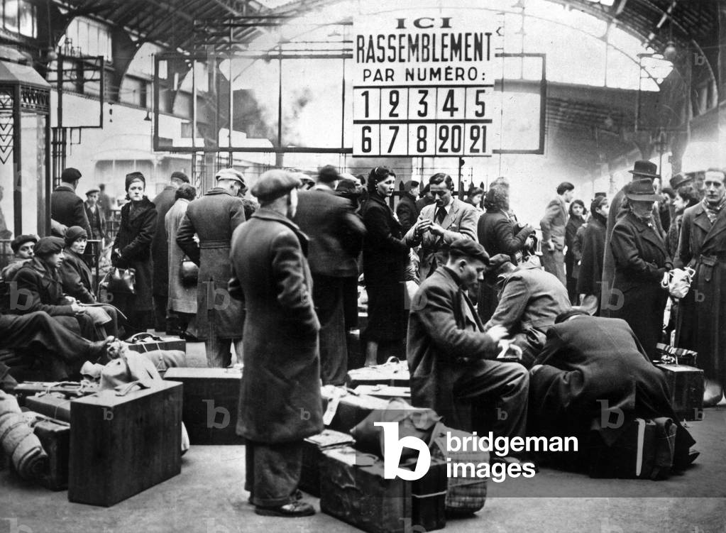 January 1943, in Paris station, volunteer workers are going in Germany