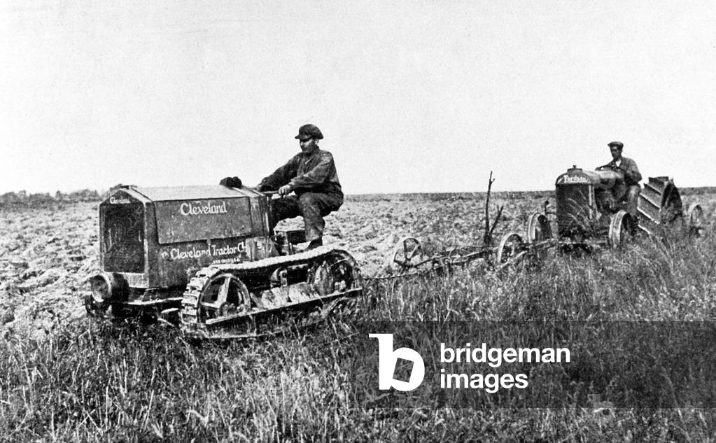 Marshall plan (European Recovery Program after war, american economic aid to Europe, started in 1947) : French farmers using american tractors (Cleveland tractors)
