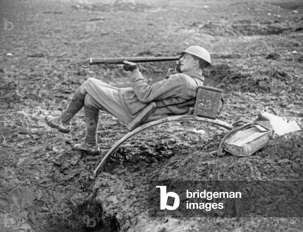 Australian historian Charles Bean watching the australians' advance on the Somme front, 1916
