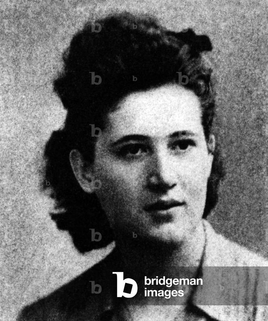 Women in French resistance during ww2 : Helene Renault : in resistant ring on december 1940, arested on june 13, 1942, deported then back on july 11, 1945