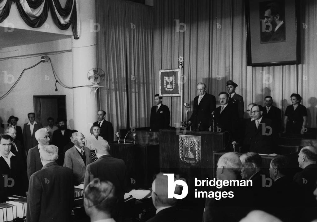 Israeli president Yitzhak Ben Zvi during his speech at the Knesset after his re-election on october 29, 1957 : on the l of president Yosef Sprinzak and Moshe Rossetti