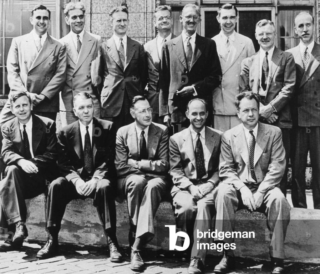 American scientists who contributed to the researches on atomic nuclear bomb meeting for opening on Nuclear Studies Institute at Chicago University august 1945 : WH Zachariasenk, Harold C Hurey, Cyril Smith Enrico Fermi et Samuel K Allison Edward Teller, Thorfin Hogness, Walter Zinn, Clarence Zener, Joseph E Mayer, Philip W Schultz, R H , Chris and Carl Eckart