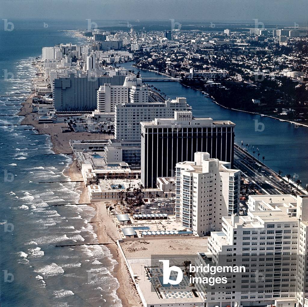 Miami beach in Florida c. 1970 : we can see Doral hotel