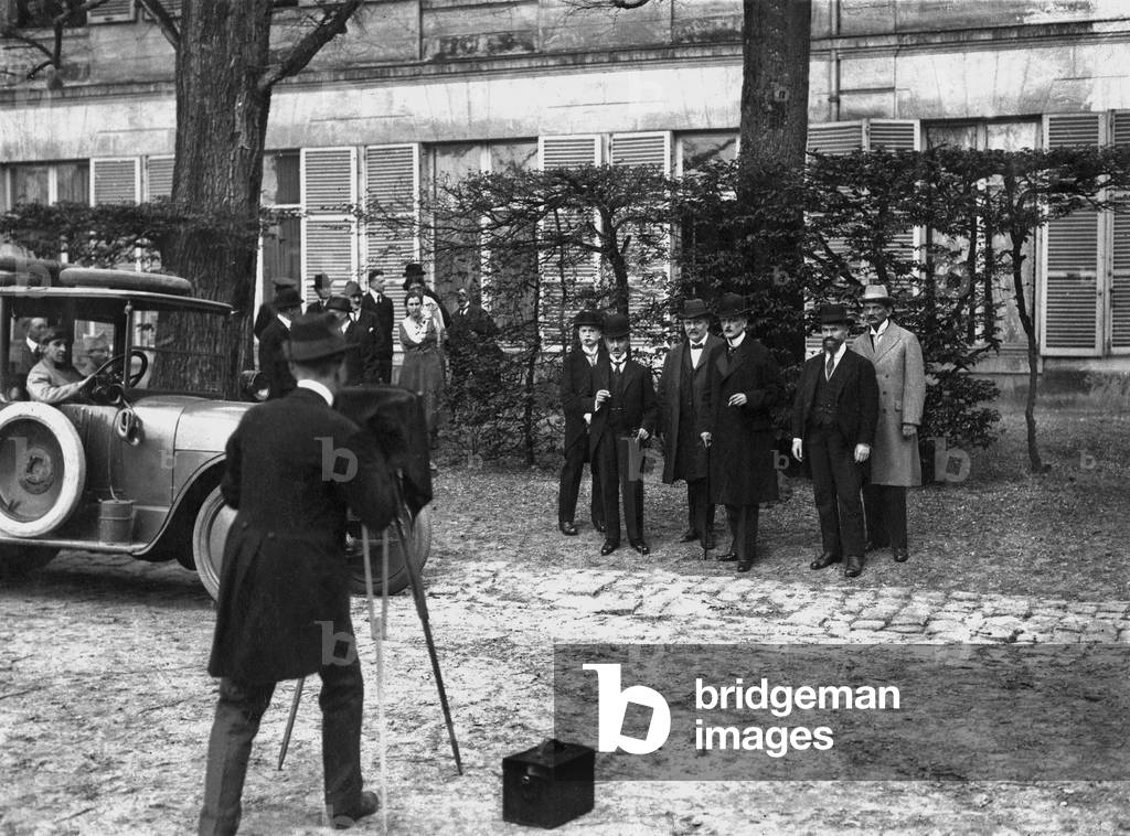 6 german negotiators during negociations before Versailles peace treaty here on may 7, 1919 : l-r : Robert Leinert, Karl Melchior, Johannes Giesberts, count Ulrich Brockdorff-Rantzau, Otto Landsberg and Walter Schucking