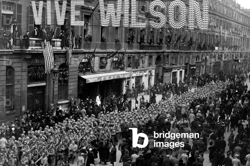 parade in the streets of Paris to welcome the arrival of american president for the Big 4 meeting to negotiate the Versailles peace Treaty, june 1919