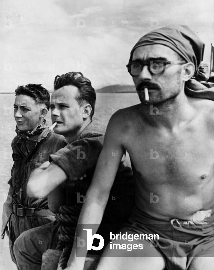 French journalists Pierre Schoendorffer and Thibaud released in Vietri august 1954 at the end of the war in Indochina