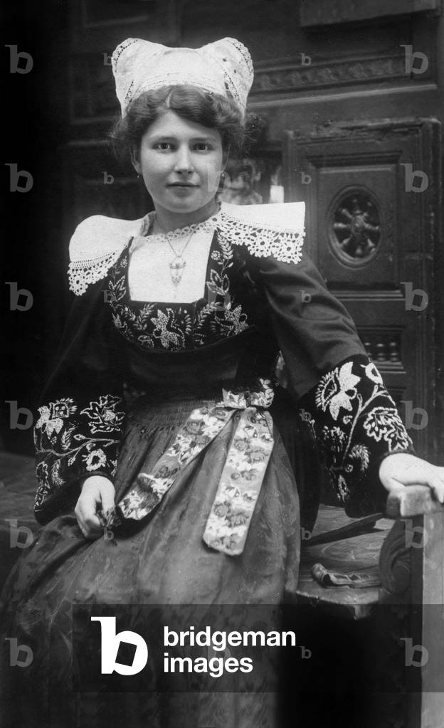 young woman wearing the traditionnal costum of Pont Aven in Brittany (France), c. 1900