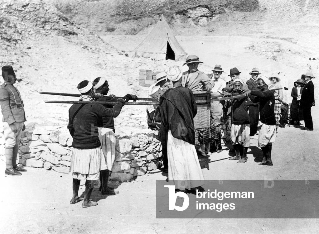 Mrs. Morton Howell , american ambassador ' wife visits archeologic excavations of the tomb of Toutankhamon in thebes in the Valley of the Kings in Egypt in November 1922