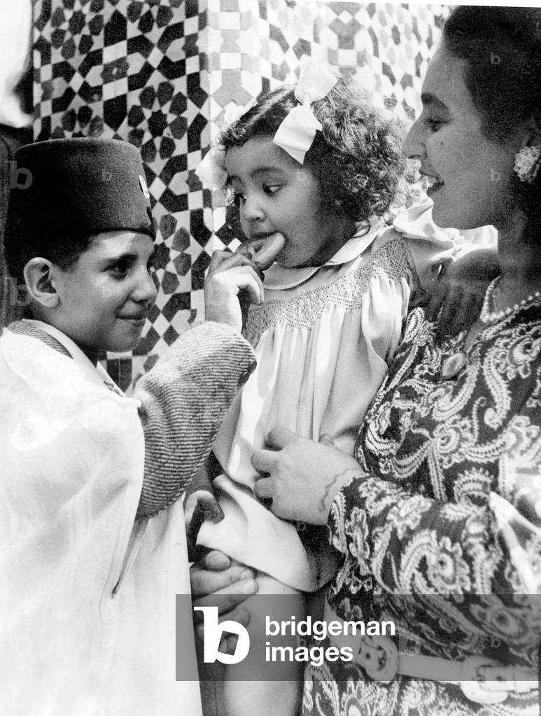 time of the Aid-el-Saghir celebrations (end of Ramadan) : young children eating special cakes august 18, 1947