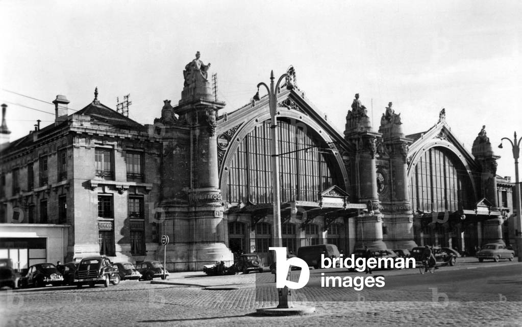 View of the Station in Tours (France), postcard, c. 1950