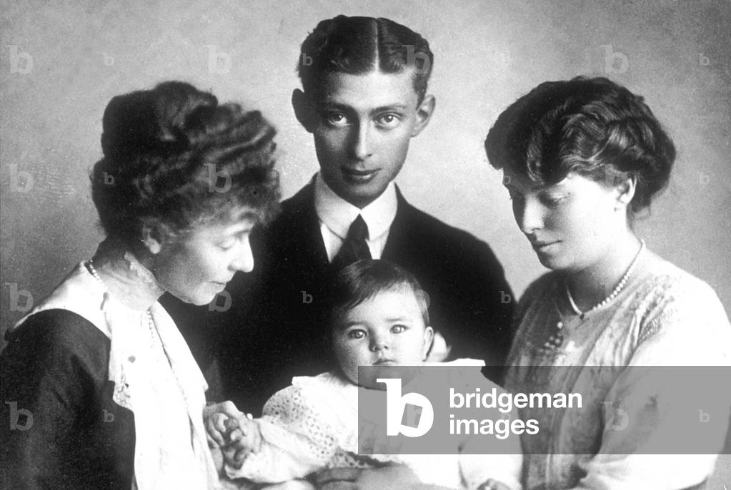 Danna Clara Agnelli with her children Edoardo and Tina and her granddaughter Clara, c.1920 (b/w photo)