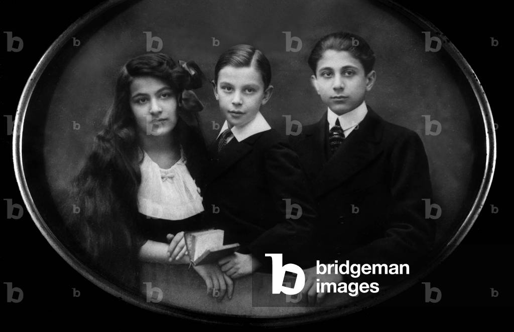 Children of Henri de Rotschild : baroness Nadine de Rothschild (1898-1958), baron Philippe de Rothschild (1902-1988) and baron James Henri de Rothschild (1896-1984) 1913