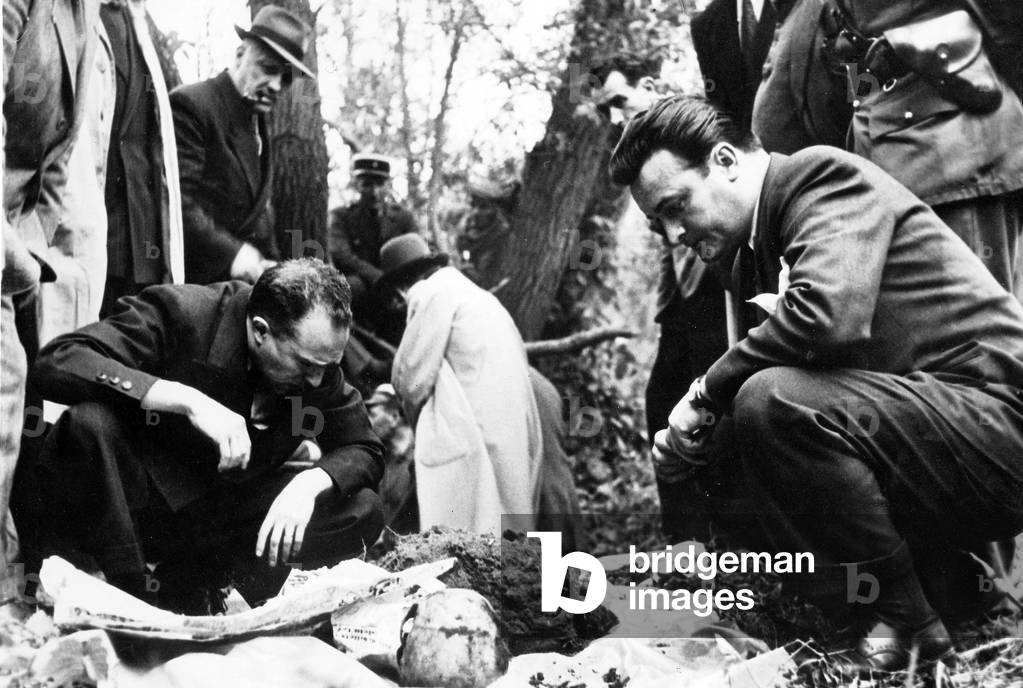On May 7, 1949, in Mantes near Paris, the French police finds the PIerre Loutrel's body, allias, PIerrot le fou, public enemy N°1, wanted for the attack of a -jewellery on november 6, 1946