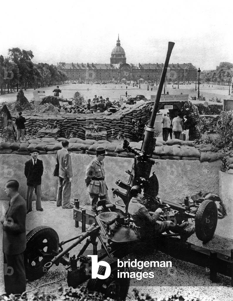 Demonstration of artillery in Paris (Invalides) on july 14, 1939
