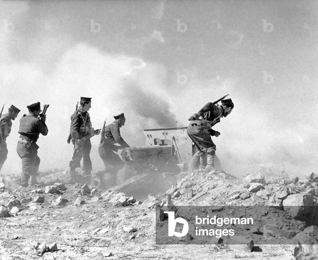 Weygand's Army ( French general minister of war in the Vichy government commandant in chief of Africa since september 1940 until american-landings in november 1942) : French artillery april 4, 1942