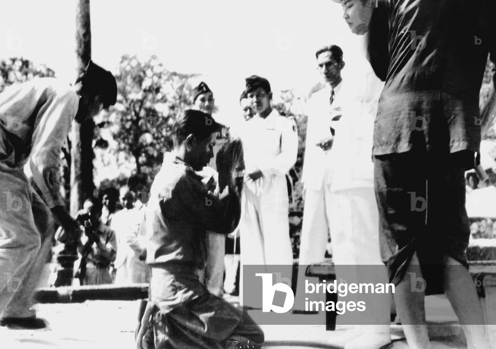 Dap Chuoon solemnly submitting to Prince Norodom Sihanouk , king of Cambodia in 1941-1955, here in Phnom Penh october 01, 1950