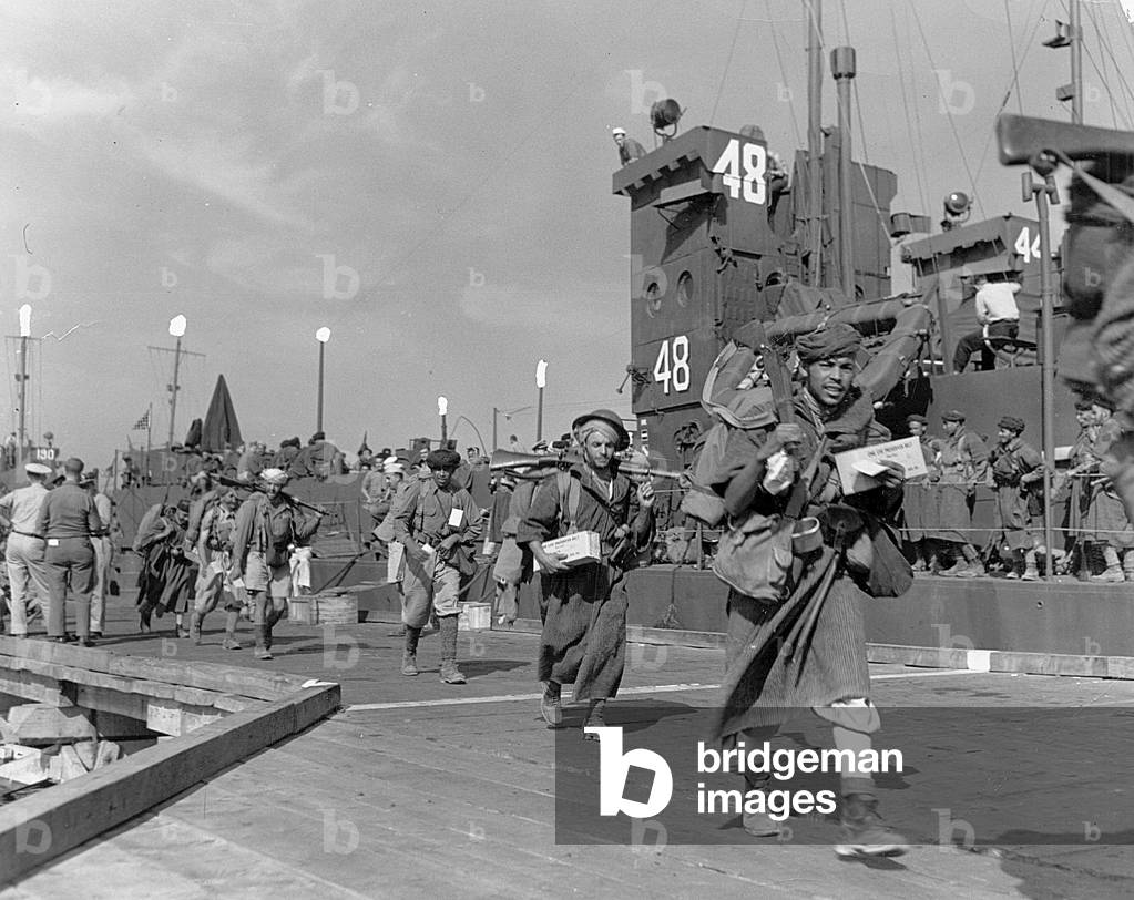 In Porto Vecchio in Corsica, on june 16, 1944, the 9th colonial infantry division boarding the american and english landing craft for the invasion of Elba, photo NARA