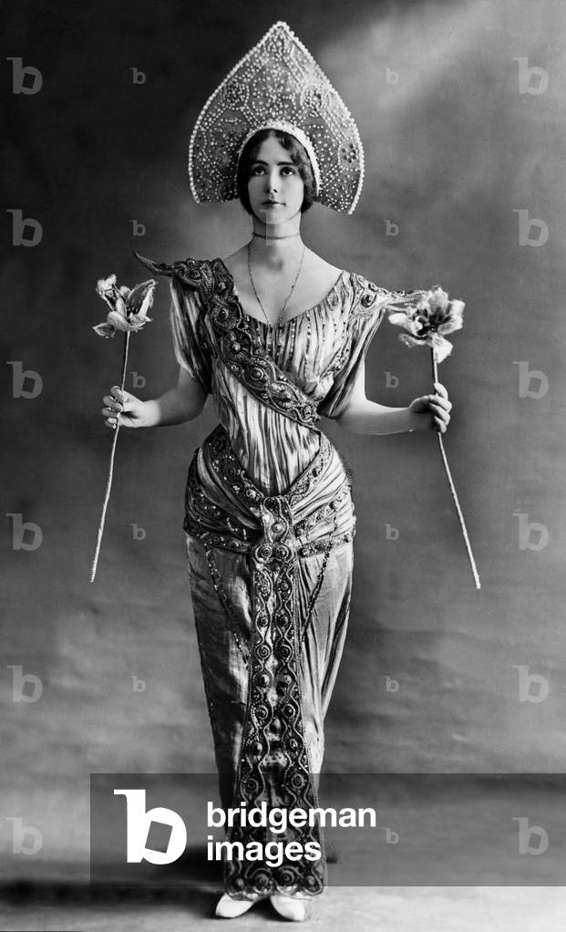 French dancer Cleo de Merode (1873-1966), here at the time of her Cambodian Dances, 1900, photo by Reutlinger