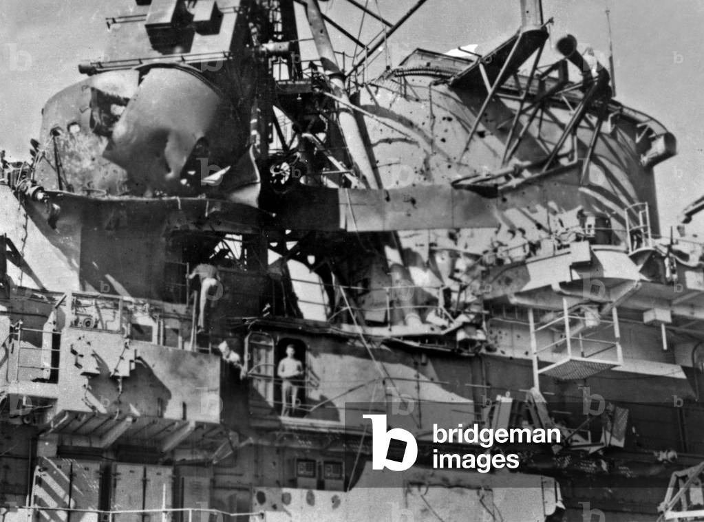 Carrier Ticonderoga after taking 2 suicide planes off Formosa, january 1945, Pacific War