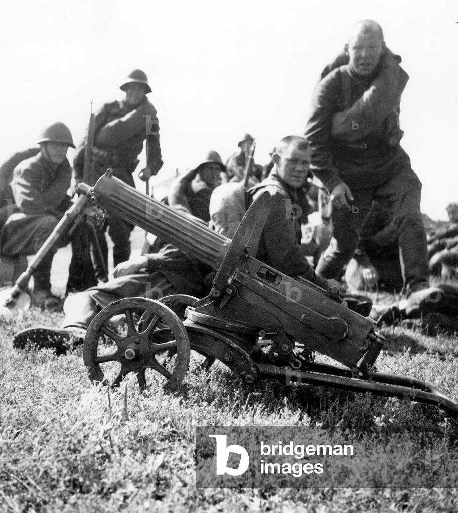 infantry men of Red Army on russian front with Maxim machine gun, 2nd world war