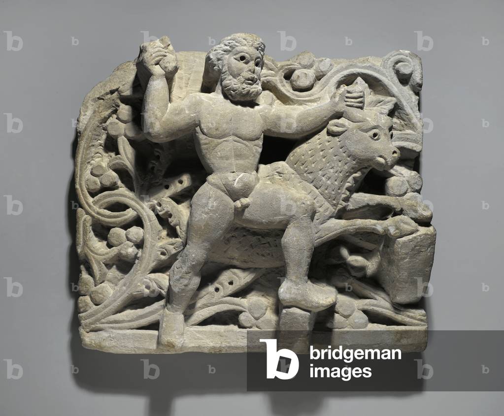 Eracle fabbriche Acheloos sotto forma di toro, da Oxyrhynchus, c.300-500 (calcare)